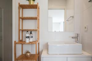 Sunflower Luxury Loft w AC Downtown and Metro