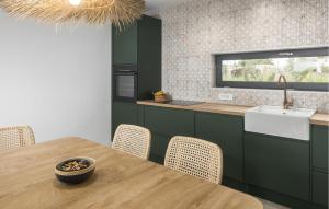 3 Bedroom Pet Friendly Home In Krmed 