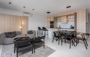 Gorgeous Apartment In Novi Vinodolski 