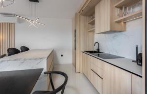 Gorgeous Apartment In Novi Vinodolski