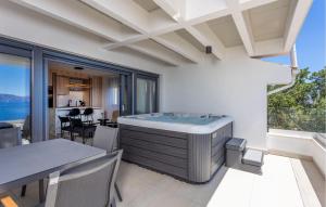 Beautiful Apartment In Novi Vinodolski