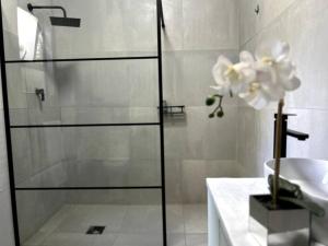 Luxury apt walk 2Melrose Arch 5