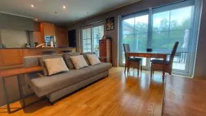 The White Door - 阿夫利赫姆