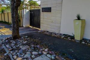 Luxury apt walk 2MelroseArch 18