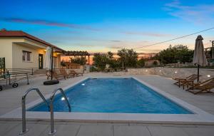 Gorgeous Home In Danilo With Wifi