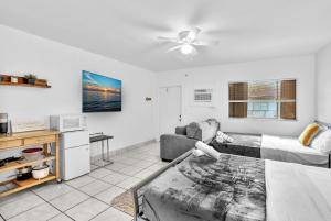 Studio Retreat With 2 Queen Beds Hollywood Blvd