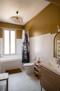 Maisons de vacances Maison de Lea, climatisee, 50 m marche local de Bergerac, terrasse : photos des chambres