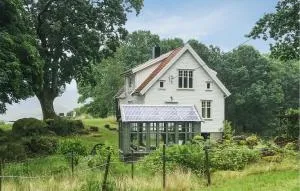 4 Bedroom Nice Home In Lyngdal - 灵达尔