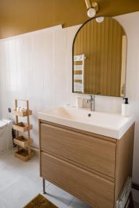 Maisons de vacances Maison de Lea, climatisee, 50 m marche local de Bergerac, terrasse : photos des chambres