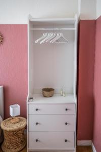 Maisons de vacances Maison de Lea, climatisee, 50 m marche local de Bergerac, terrasse : photos des chambres