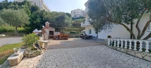 Apartments and rooms Kruna 