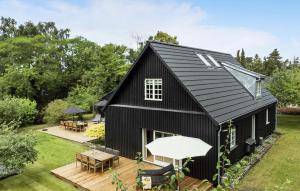 5 Bedroom Nice Home In Væggerløse