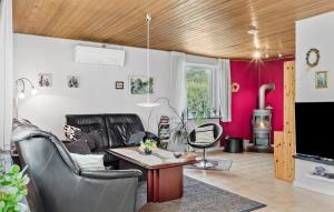 3 Bedroom Awesome Home In Horslunde