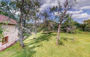 Maisons de vacances Beautiful Home In Taintrux With Wifi : photos des chambres