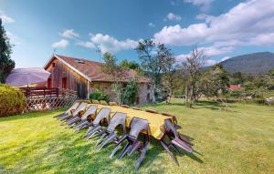 Maisons de vacances Beautiful Home In Taintrux With Wifi : photos des chambres