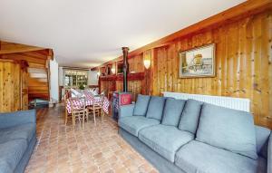 Maisons de vacances Beautiful Home In Taintrux With Wifi : photos des chambres