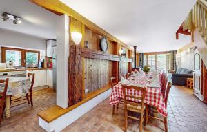 Beautiful Home In Taintrux With Wifi