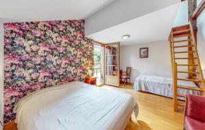 Maisons de vacances Beautiful Home In Taintrux With Wifi : photos des chambres