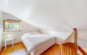 Maisons de vacances Beautiful Home In Taintrux With Wifi : photos des chambres