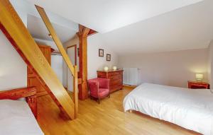 Maisons de vacances Beautiful Home In Taintrux With Wifi : photos des chambres