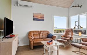 Two-Bedroom Holiday Home In Bjert