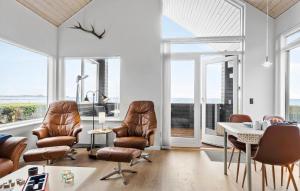 Two-Bedroom Holiday Home In Bjert