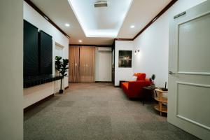 Tanjong Subang Jaya - Self Check-In
