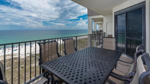 Phoenix VI 61513 condo