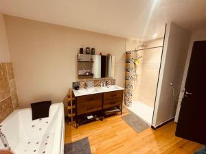 Appartements L-HendriX - Appartement Grand Confort - VallabriX proche UZES : photos des chambres