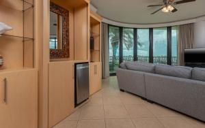 Phoenix on the Bay 1103 condo