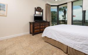 Phoenix on the Bay 1103 condo