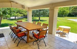 Lovely Home In St Cannat