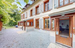 Maisons de vacances 3 Bedroom Awesome Home In Jaulgonne : photos des chambres
