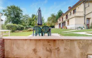 Maisons de vacances 3 Bedroom Awesome Home In Jaulgonne : photos des chambres