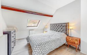 Maisons de vacances 3 Bedroom Awesome Home In Jaulgonne : photos des chambres