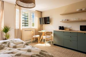 Four Seasons Old Town - Spring