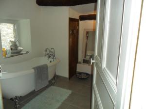 Maisons de vacances Ceps Cottage sleeps 6 with free wifi near the river : photos des chambres