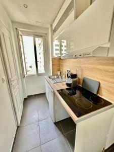 À Deux pas du Metro Louise Michel