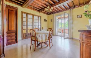 Maisons de vacances Cozy Home In Aubarne Santanastasie : photos des chambres