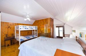 Linda Casa no Centro da Praia, Próximo a Praia e Comércio em Geral