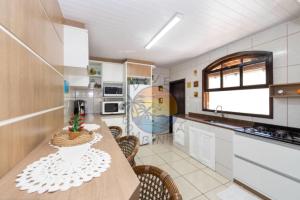 Linda Casa no Centro da Praia, Próximo a Praia e Comércio em Geral