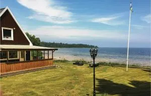 2 Bedroom Beautiful Home In Mellerud - Mellerud