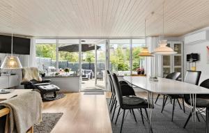 3 Bedroom Cozy Home In Ulfborg