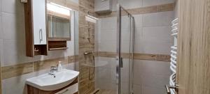 VI Szentháromság 64 - RESTY