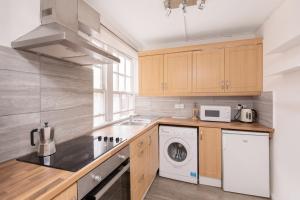 2-Bed Marylebone Apartment with Concierge & Private Elevator - Next to Oxford Street, Selfridges & Hyde Park