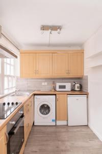 2-Bed Marylebone Apartment with Concierge & Private Elevator - Next to Oxford Street, Selfridges & Hyde Park