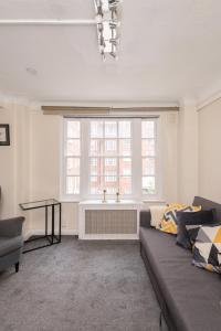 2-Bed Marylebone Apartment with Concierge & Private Elevator - Next to Oxford Street, Selfridges & Hyde Park