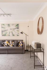 2-Bed Marylebone Apartment with Concierge & Private Elevator - Next to Oxford Street, Selfridges & Hyde Park