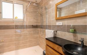 Maisons de vacances Amazing Home In Prades Sur Vernazobre : photos des chambres
