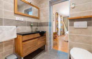 Maisons de vacances Amazing Home In Prades Sur Vernazobre : photos des chambres